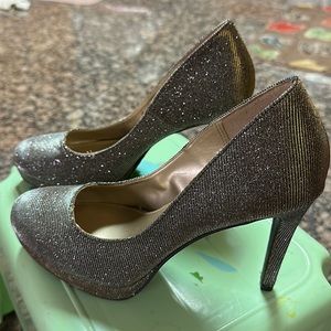 High heel pump shoes